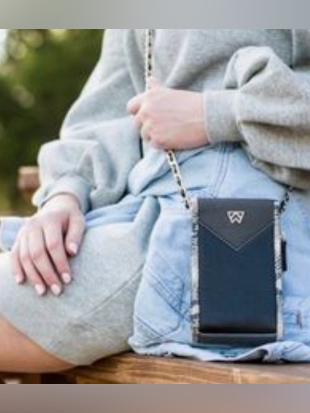 NWOT Kelly Wynne Out and About Phone Charcoal Crossbody